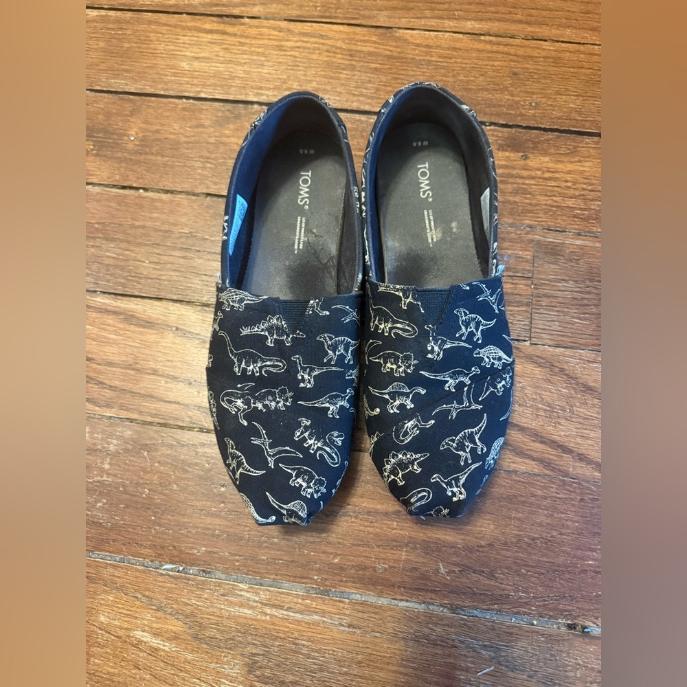 Black Dinosaur Print Tom Shoes - Women Size 8.5